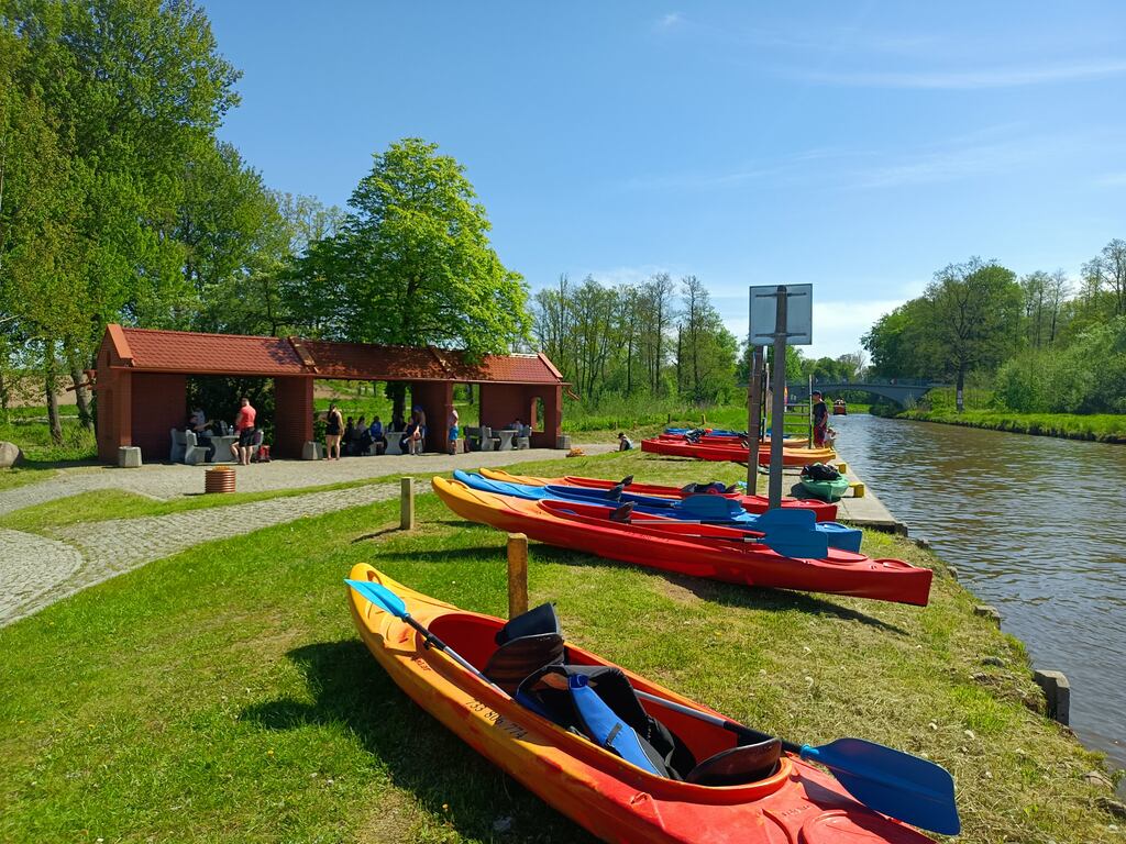 rodzinny spływ kajakowy - odpoczynek Kąty